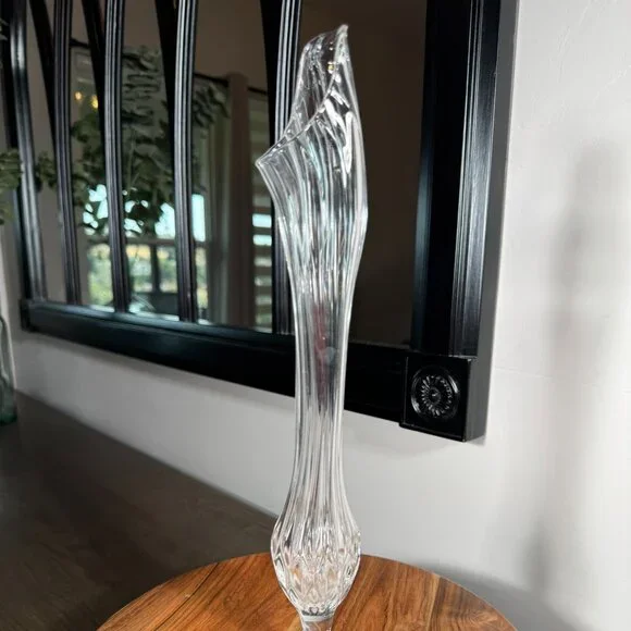 Vintage Clear Ribbed Glass Bud Vase — Scalloped Base - Picture 5 of 7